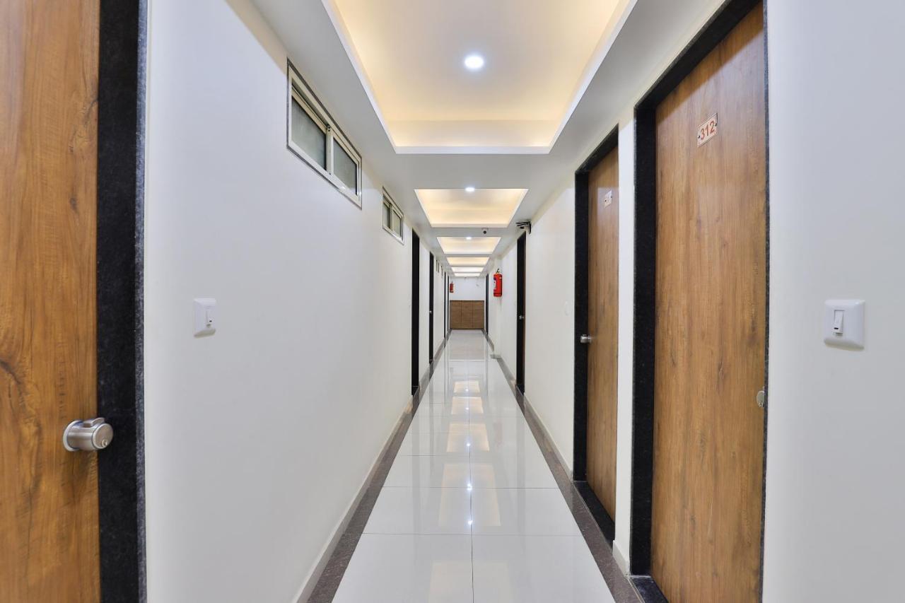 Oyo 25009 Hotel Crystal Ahmedabad Exterior photo