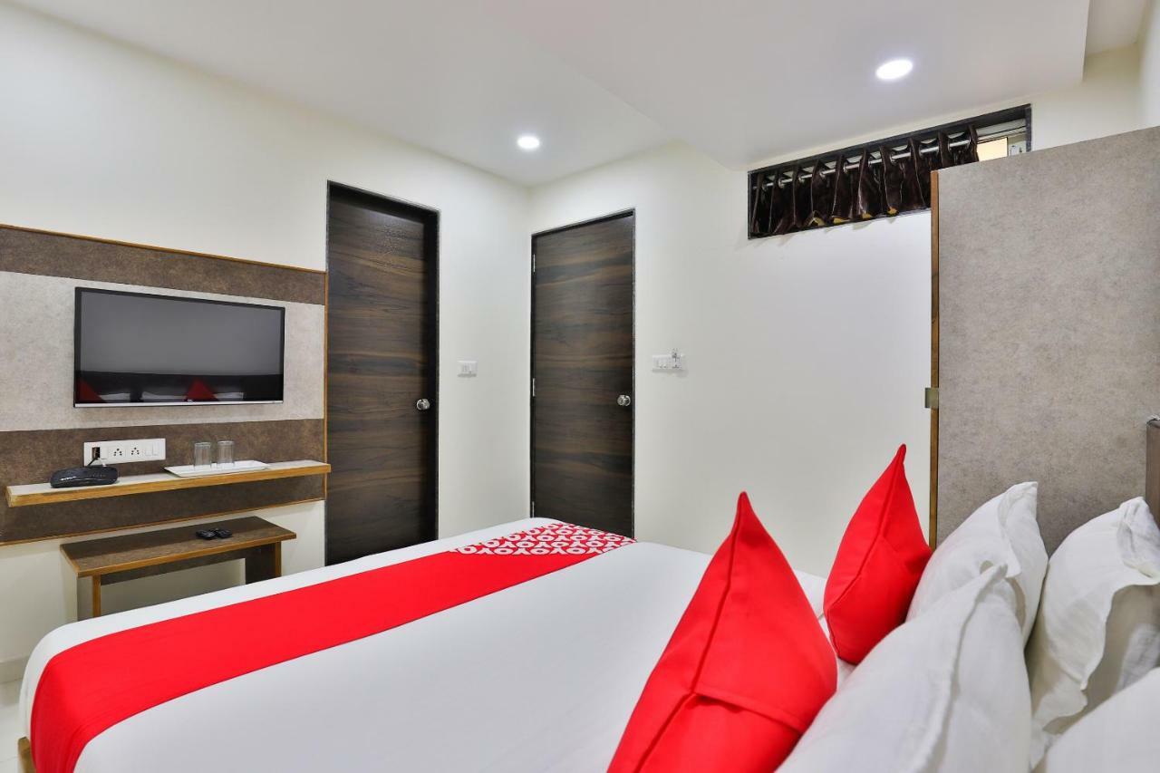 Oyo 25009 Hotel Crystal Ahmedabad Exterior photo