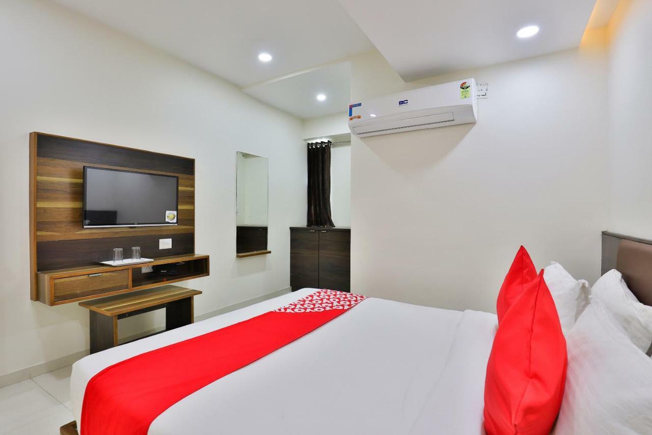 Oyo 25009 Hotel Crystal Ahmedabad Exterior photo