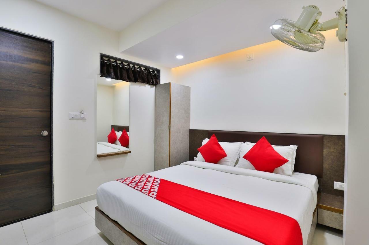 Oyo 25009 Hotel Crystal Ahmedabad Exterior photo