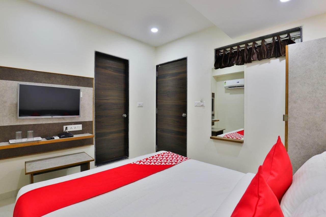 Oyo 25009 Hotel Crystal Ahmedabad Exterior photo