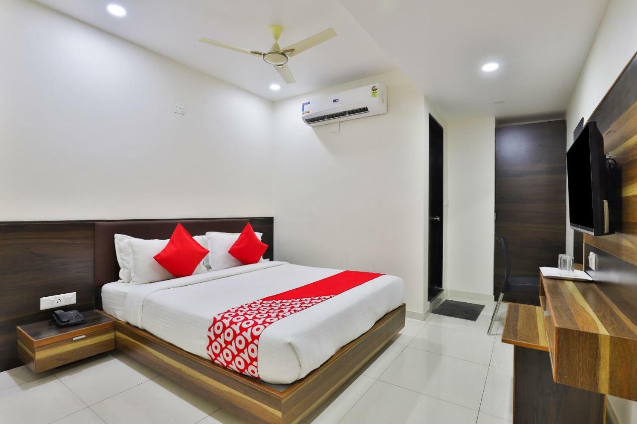 Oyo 25009 Hotel Crystal Ahmedabad Exterior photo